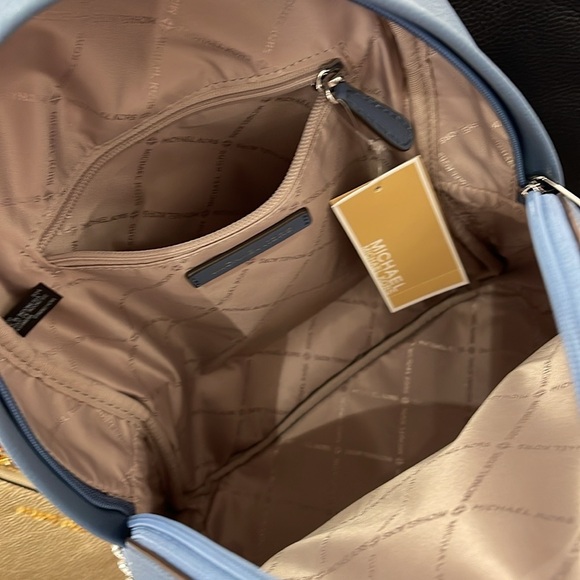 MICHAEL KORS 
Maisie Medium Pebbled Leather 2-in-1 Backpack
Denim 
NWT - Picture 9 of 16